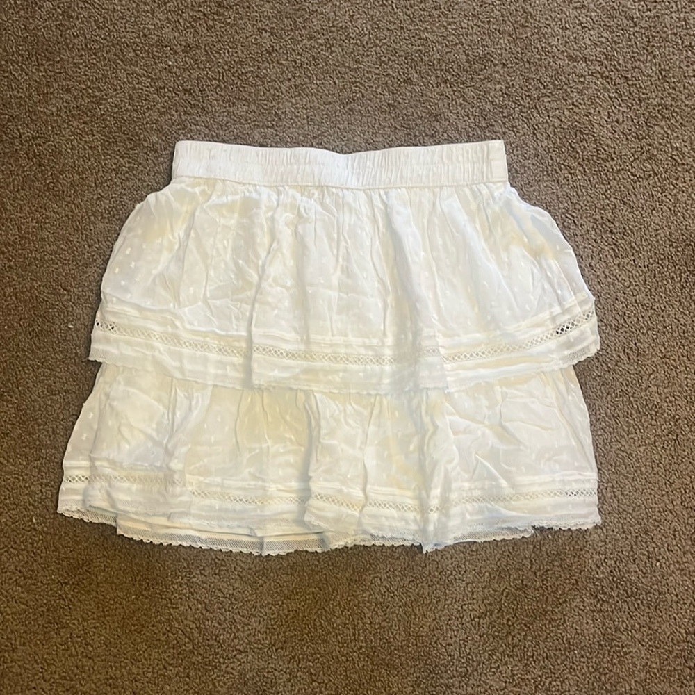 Adorable white skirt (NEW WITH TAGS)